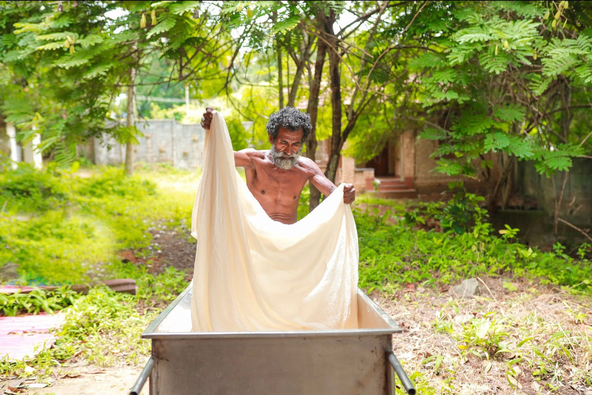 Contrasting Herbal, Natural, and Synthetic Dyeing Methods: An In-Depth Comparison - Herbally